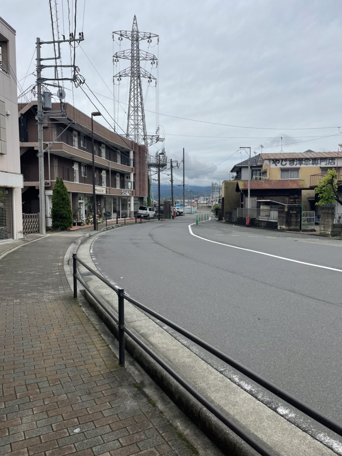 駐車場アクセス②：そのまま直進